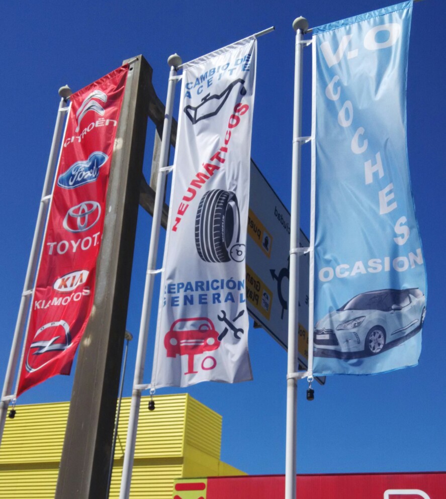 mastiles de aluminio expuestas