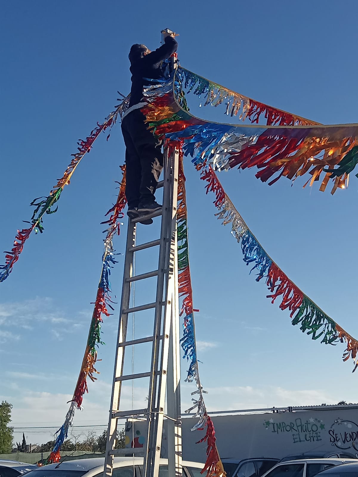 guirnaldasde circulo enganchadas en un soporte central