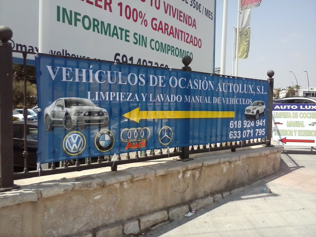 lona personalizada de Frontlit opaca reverso negro 450 gr.