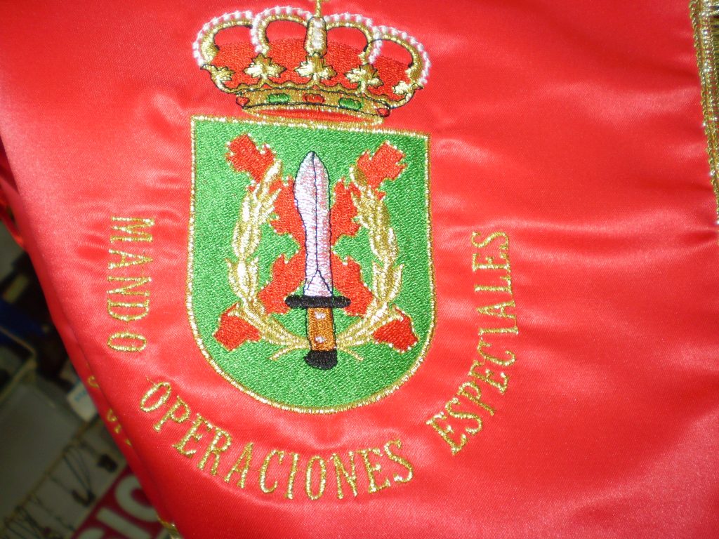 bandera bordada en raso a doble cara