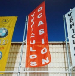 BANDERAS VERTICALES PERSONALIZADAS CON AUTOMOCION