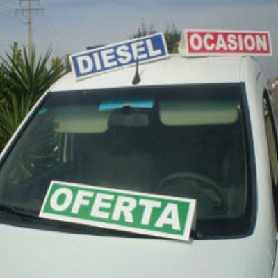 imagen de carteles acumulados