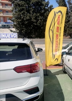 BANDERA GOTA CON BASE PARA COCHE AMARILLA